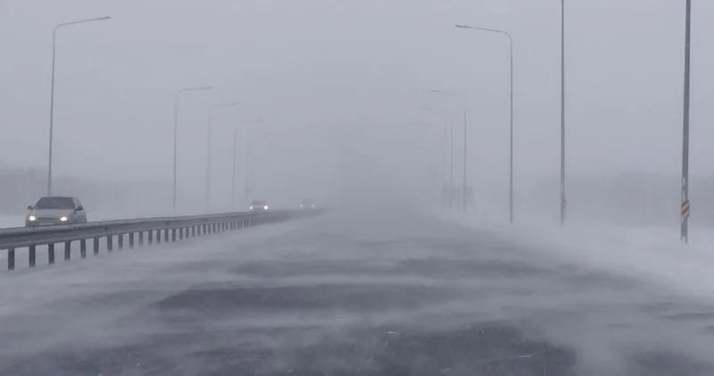 В ряде регионов Казахстана ограничили движение на республиканских трассах