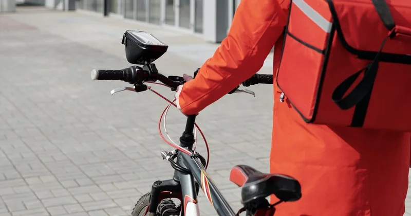 Курьеры под прицелом: масштабные проверки начались в Алматы