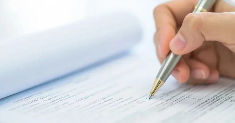 Задержки и удержания из зарплаты, неоплата в праздники: результаты проверки Burger King после скандала