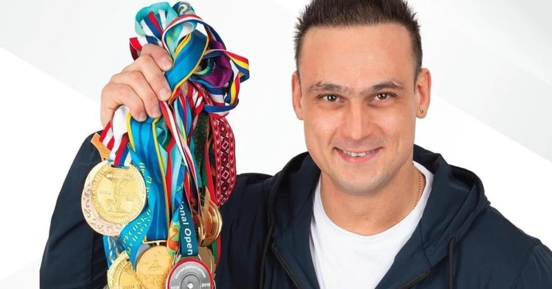 Илье Ильину назначили пенсию за выслугу лет