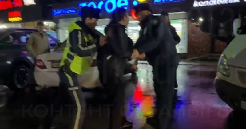 Водителя автобуса ударили ножом в Таразе: в преступлении подозревают пассажира