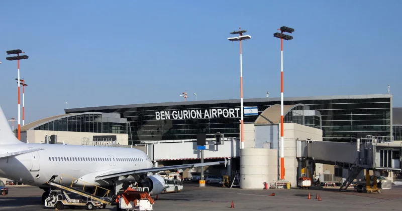 “Бізді үйде балаларымыз күтіп отыр“: қазақстандық дәрігерлер Израильде қалып қойды