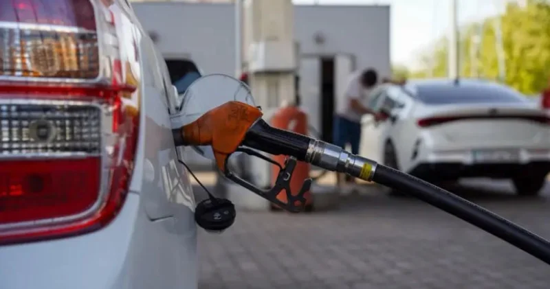 Бензин бағасы бір жылда қалай өзгерді және алда не күтеді?