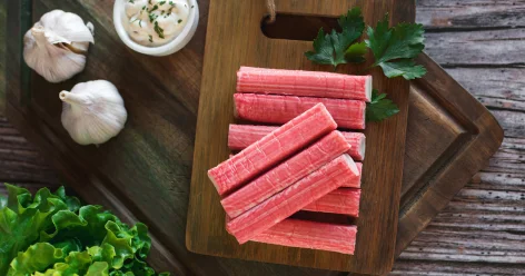 Кому стоит исключить из рациона крабовые палочки нутрициолог