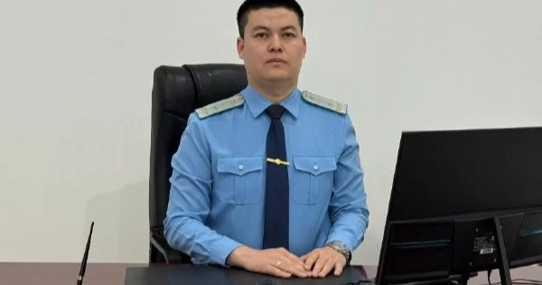 Прокурор екі қылмыскерді қарусыздандырды