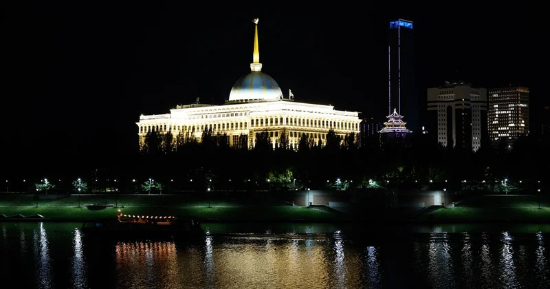 Токаев осудил ракетные обстрелы Ирана на ОАЭ