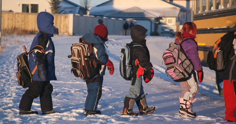 Некоторых школьников и студентов Астаны перевели на дистанционку