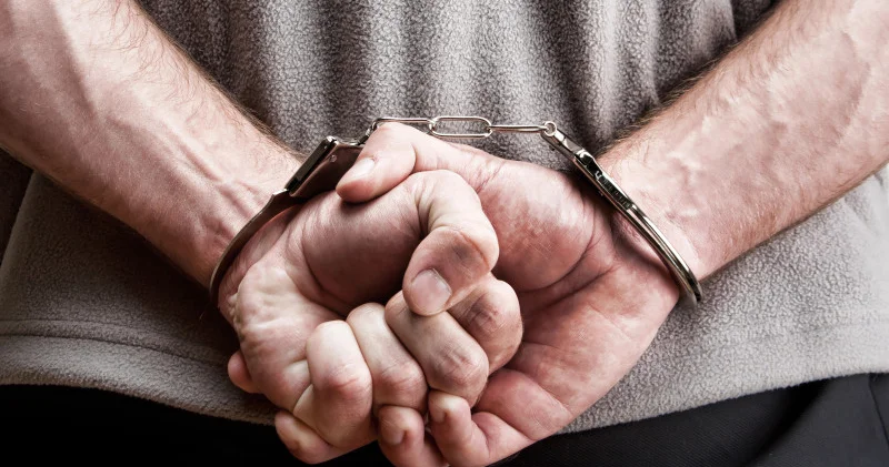 “Жақындыққа мәжбүрлеп, қорқытқан“ мектеп оқушысы бірнеше айға созылған сұмдық туралы айтып берді