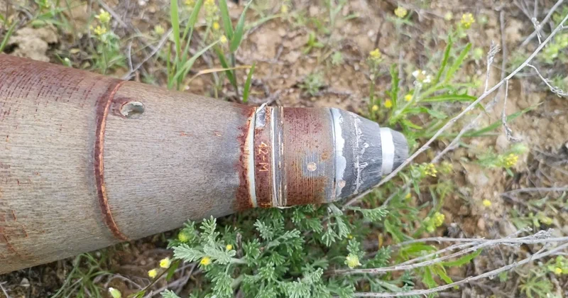 Угрозы для населения нет : казахстанец нашел в степи подозрительный предмет