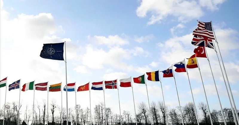 НАТО ның бұрынғы шенеуніктері: АҚШ тың альянстан шығуы екіталай