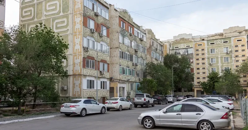 Фасады не главное: что чаще всего требует ремонта в старых жилых домах, рассказал аким спального района Алматы