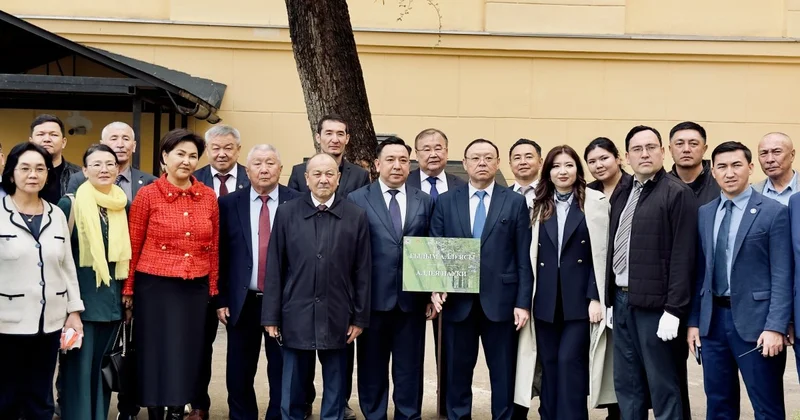 Аллея науки открыта в Национальной академии наук РК