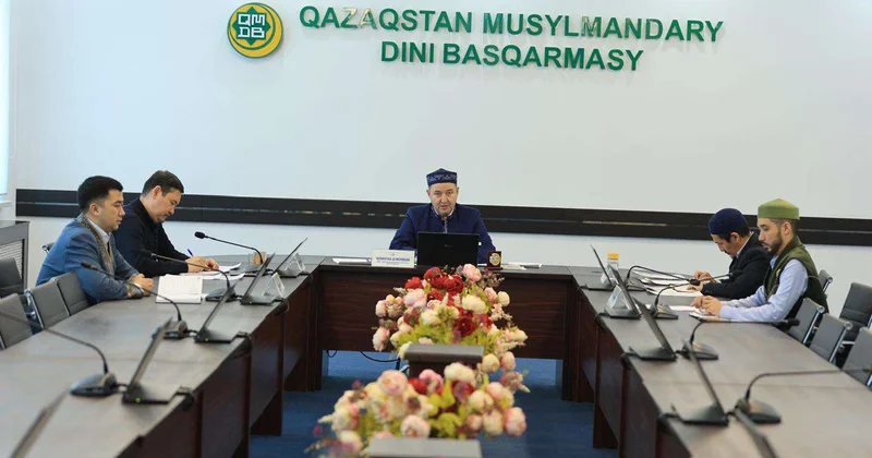 Подготовку к сезону хаджа обсудили в ДУМК с туроператорами