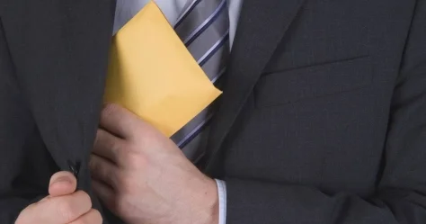 На 3,5 года за подстрекательство к взятке осужден житель Атырау