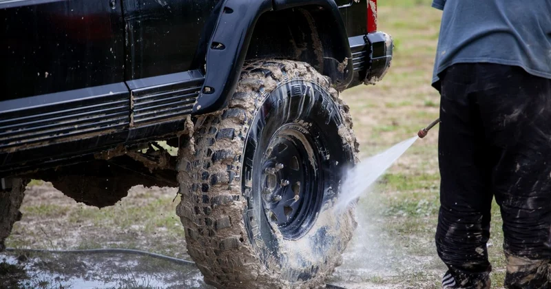 Мужчина получил ожог лица и шеи на автомойке в Павлодарской области