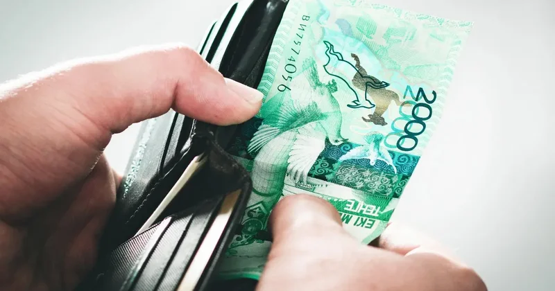 Некоторым казахстанцам снимут аресты со счетов