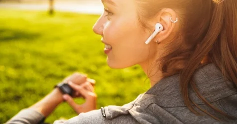 Чем опасны беспроводные наушники нейрохирург