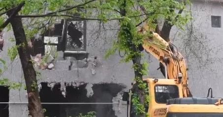 Алматыдағы Эмиль дәмханасына қосалқы салынған нысан сот шешімімен сүрілді