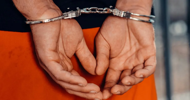 Шетелге қашып кеткен күдікті елге қайтарылды: 4 млрд теңге жымқыру ісі бойынша тергеу жүріп жатыр