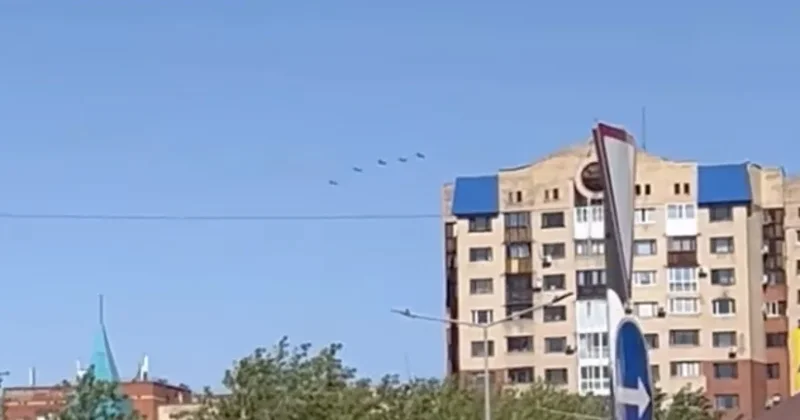 Жители Астаны испугались истребителей над городом