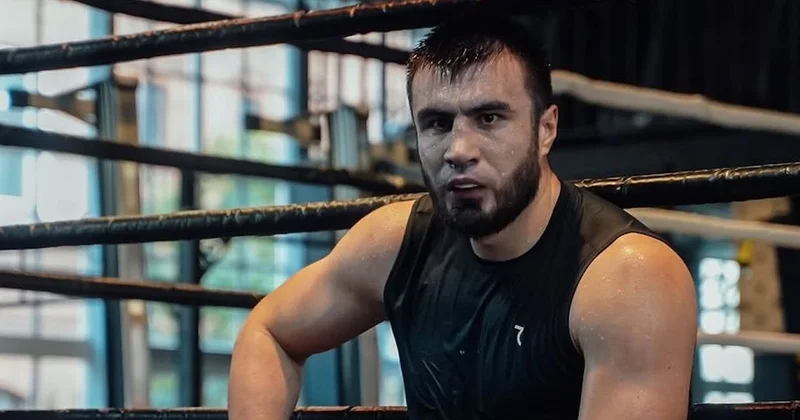 Двукратный олимпийский чемпион Баходир Джалолов одержал 15 ю досрочную победу на профи ринге
