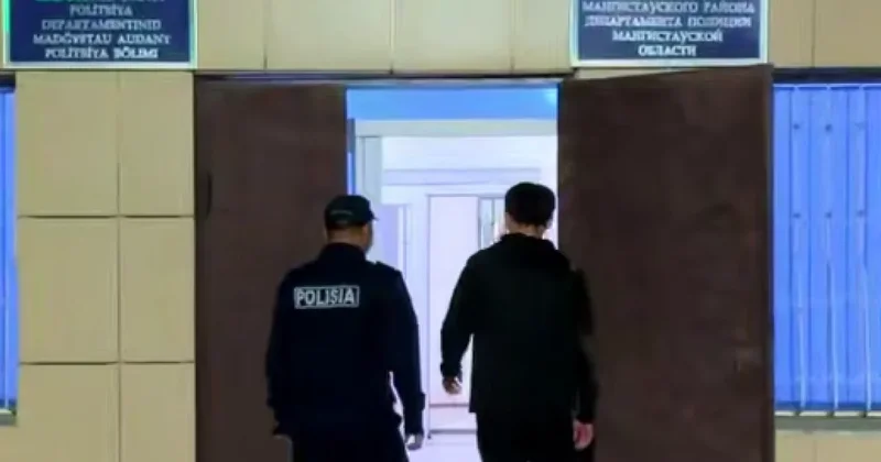 Житель Мангистау оставил имя и номер авто на скалах урочища и попал под суд
