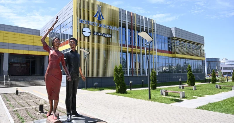 В Талдыкоргане открылся IT лагерь для молодежи