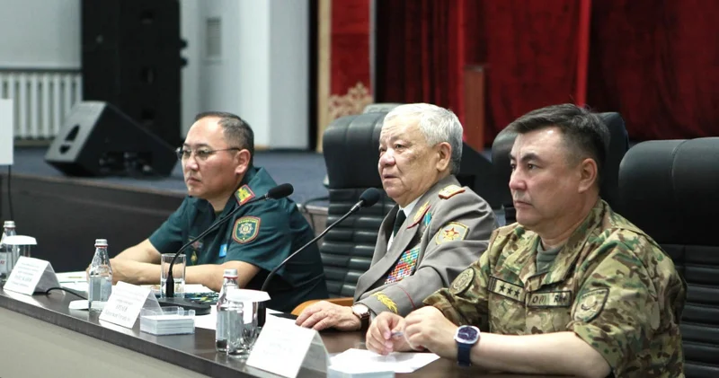 Халық Қаһарманы Бақытжан Ертаев Ұлттық ұланның жас сарбаздарымен кездесті
