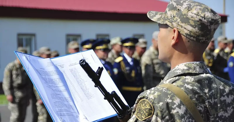 Ақтөбе гарнизонында сарбазды ұрған сержант сотталды