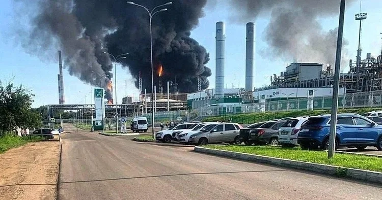 Украина дрондарының соққысынан кейін Саратов МӨЗ і толықтай істен шықты