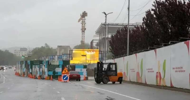 Қазылған жолдар және оқу жылының басталуы Алматыда кептеліске қалай дайындалып жатыр