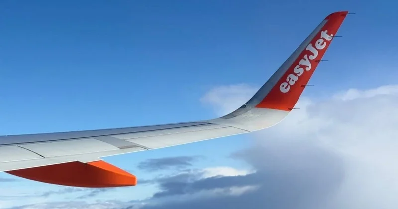 На борту самолёта EasyJet в аэропорту Милана произошёл пожар из за аккумулятора пассажира
