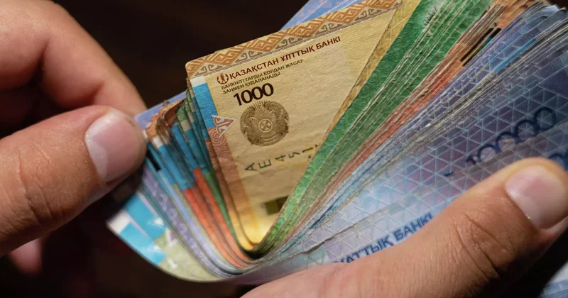 40 млн сыйақы алған: көліктерге кедергісіз жүруге көмектескен шенеуніктер ұсталды