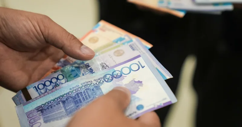 Наличные или депозит: как казахстанцам хранить деньги в 2025 м году