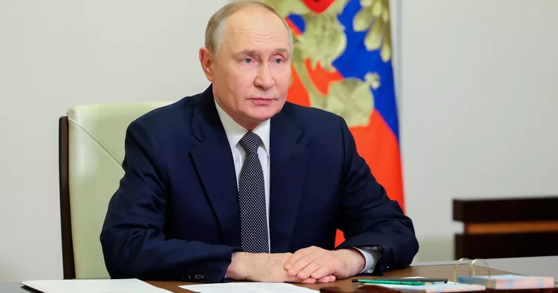 АҚШ президенті күрделі дағдарыстарды шешу үшін көп жұмыс істеп жатыр Путин