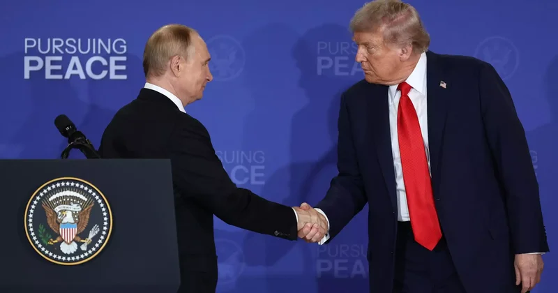 Путин мен Трамп телефон арқылы сөйлесті: президенттер не талқылады?