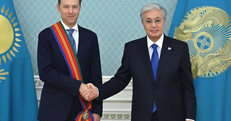 Денис Мантуров награжден орденом Достық