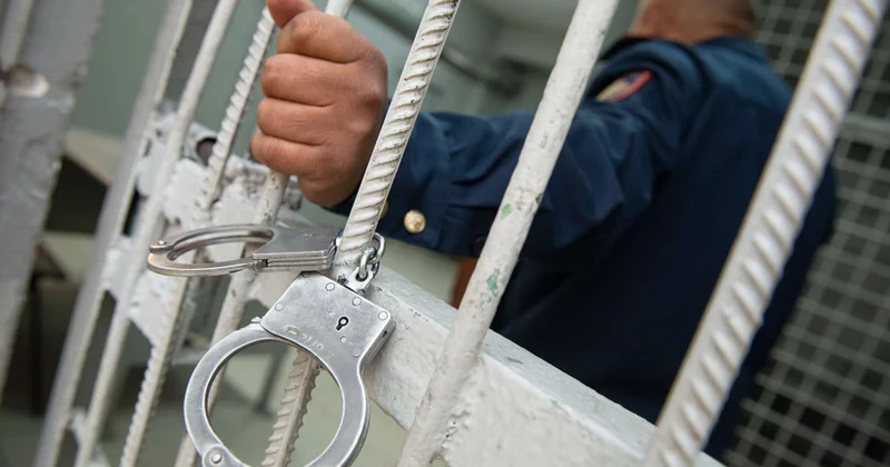 Алматыда 13 жастағы қызға ақша ұсынған ер адам қамауға алынды