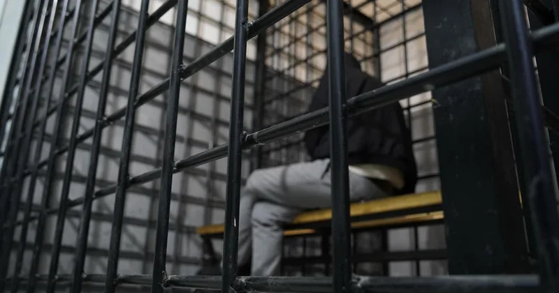 Предложил 13 летней деньги и поехать с ним : жителя Алматы арестовали за разговоры со школьницей