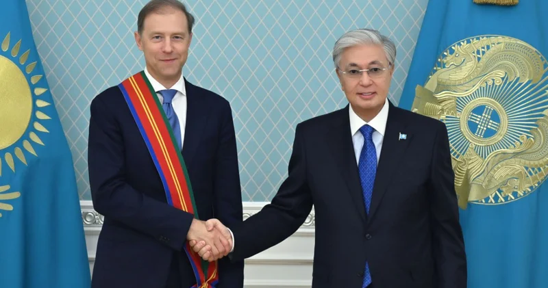 Мемлекет басшысы Денис Мантуровты І дәрежелі Достық орденімен марапаттады