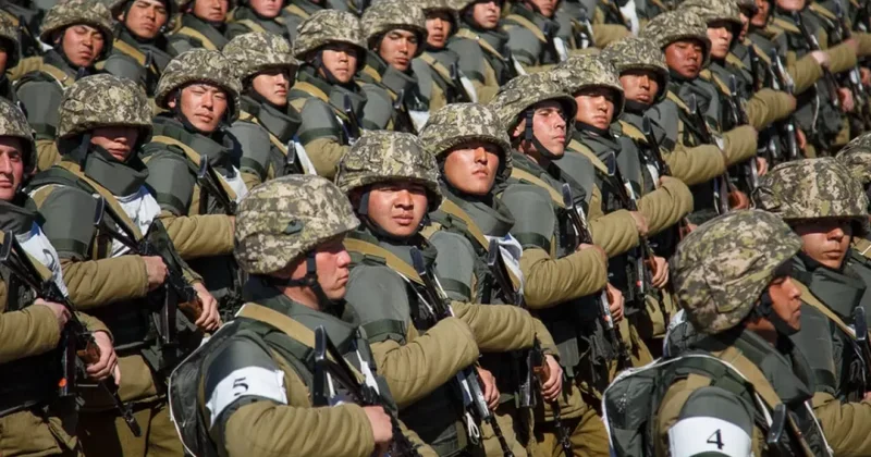 Солдат срочной службы спрыгнул с многоэтажки в Алматы