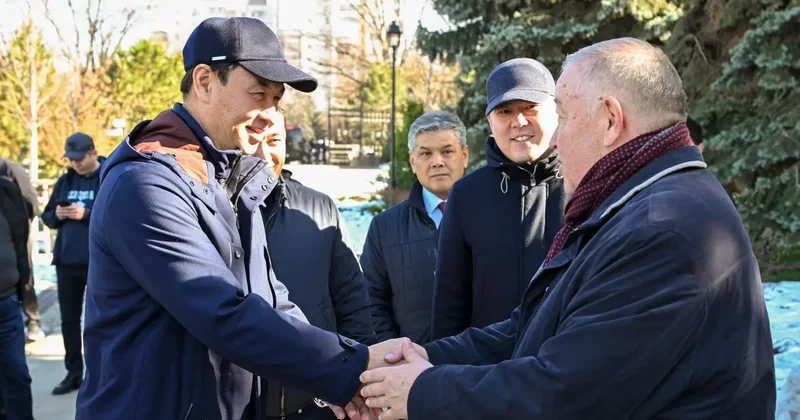 Дархан Сатыбалды посетил новый сквер в Алматы