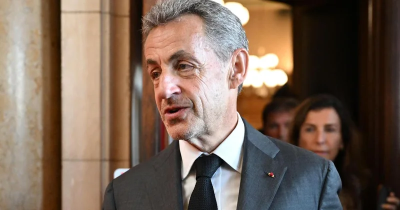 Суд принял решение освободить экс президента Франции из тюрьмы под судебный надзор