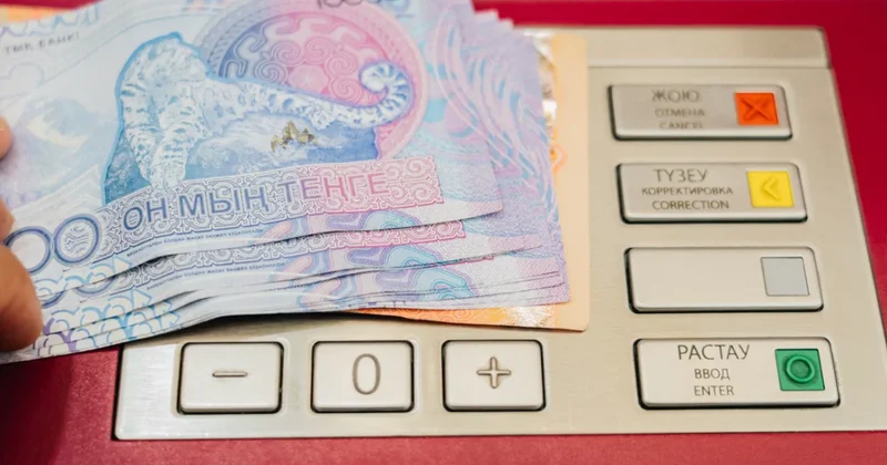 С 1 января мобильные переводы казахстанцев начнут отслеживать по новому