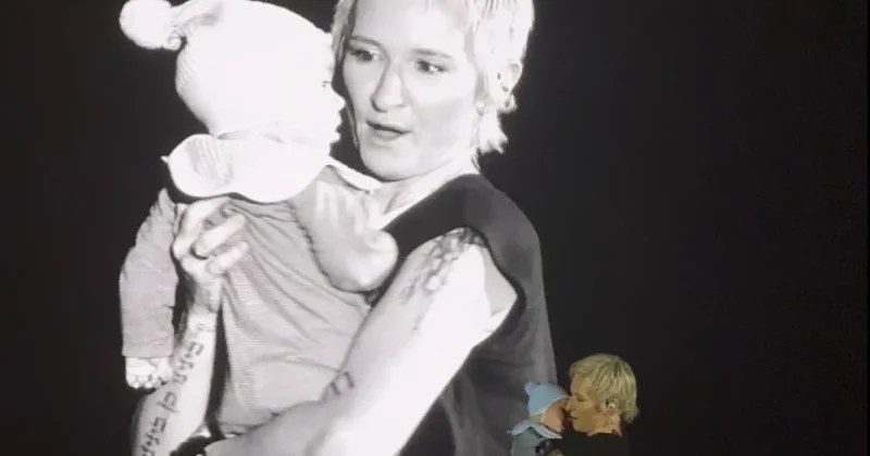 На концерт Дианы Арбениной в Алматы пришел фанат с трехмесячным ребенком