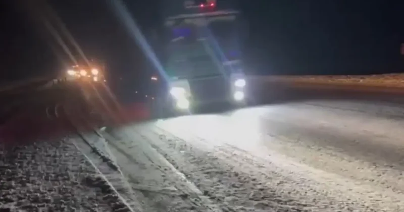 Колонну из 150 застрявших на трассе грузовиков сопроводили к кемпингам в Жетысуской области