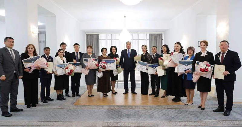 Отмечены лучшие педагоги