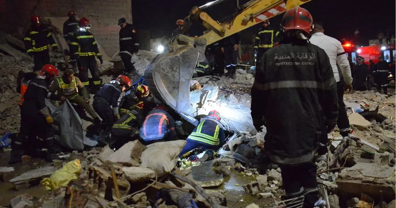 Два жилых дома обрушились в Марокко: погибли не менее 19 человек (фото, видео)