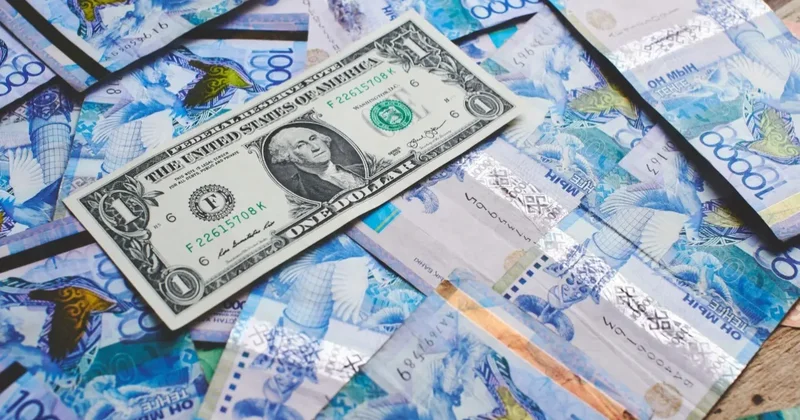 Курс доллара в 500 тенге не удержался: почему нацвалюта слабеет три дня подряд