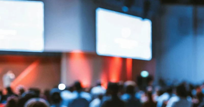 Видеопанель за 4,5 млн тенге вынесли по частям и хотели продать в Караганде